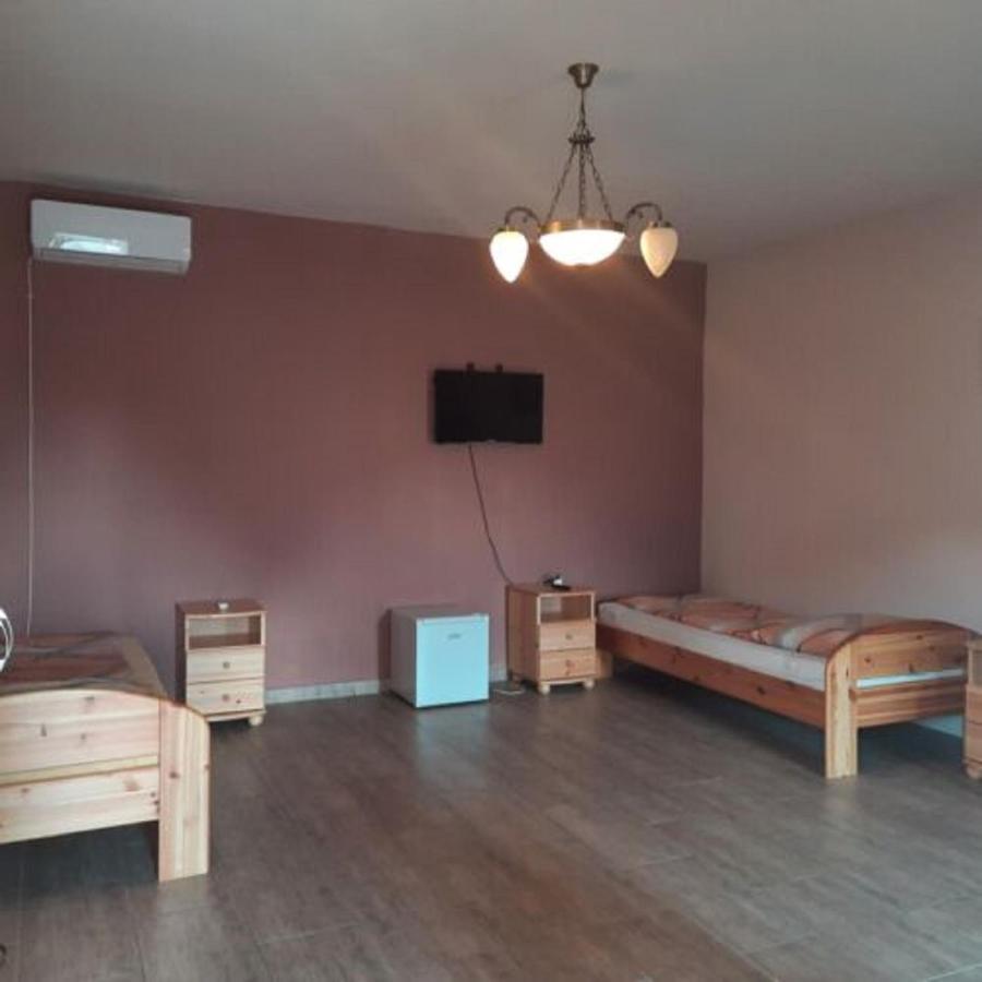 Ikszt Vendeghaz Hotel Dávod Exterior foto