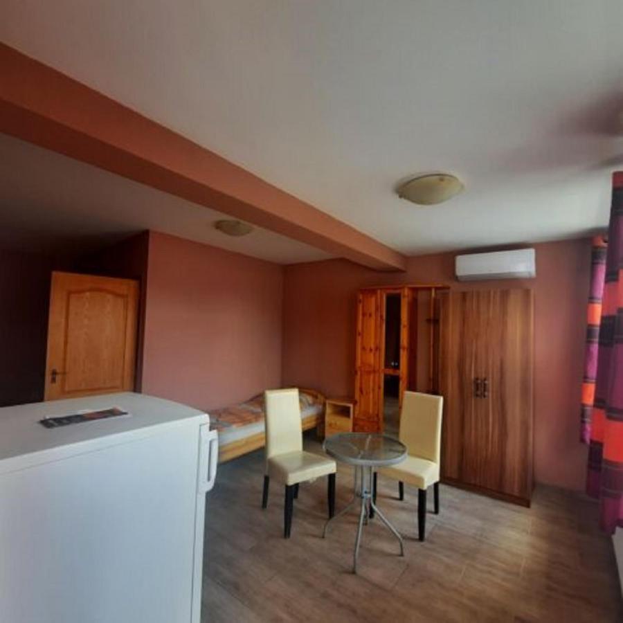 Ikszt Vendeghaz Hotel Dávod Exterior foto